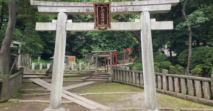 根津神社 怖い