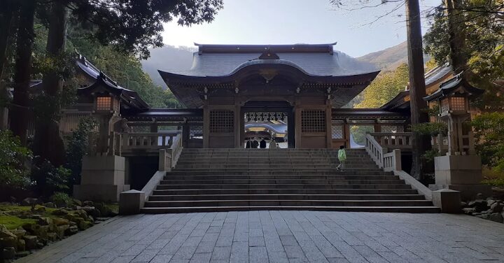 弥彦神社やばい