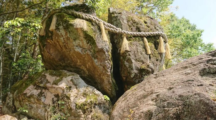 破磐神社 われ岩
