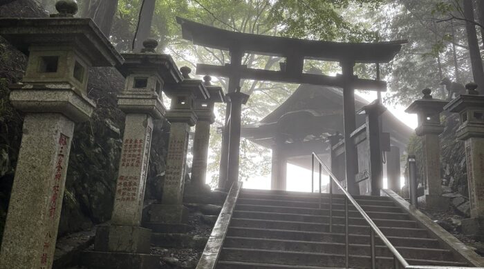 三峯神社 人を選ぶ