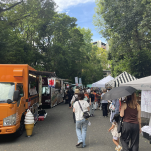 護国神社 蚤の市